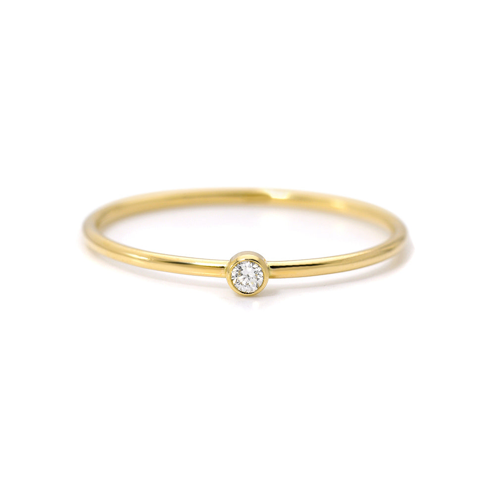 Tres Petite Solitaire | Dainty Diamond Bezel Ring